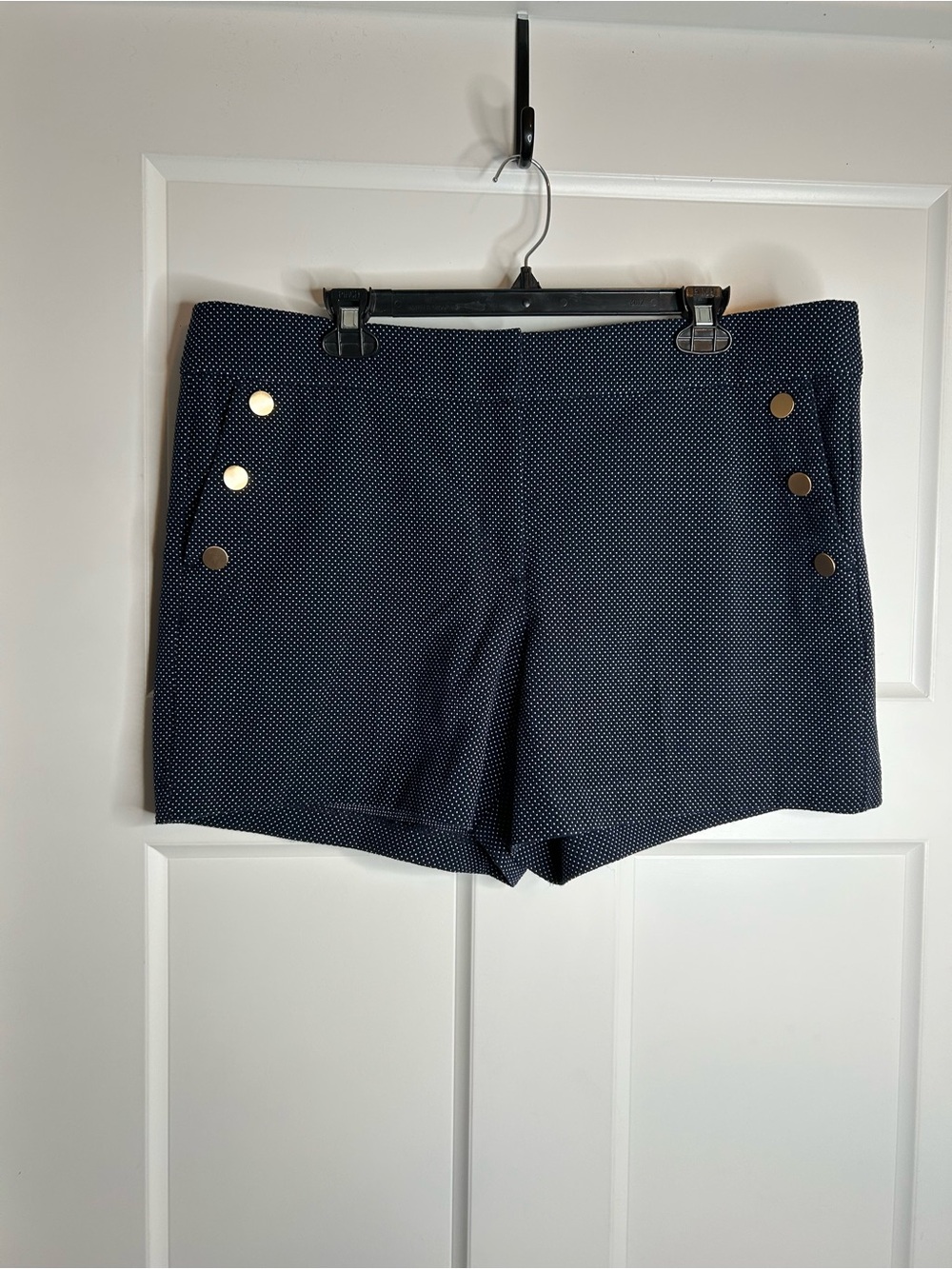 Ann Taylor Factory Women’s 14 Shirts 5 Inch Inseam Navy Decorative Buttons 5802
